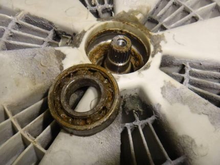 Dismantling the bearing at the washing machine