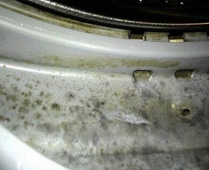 Kolonievorm op manchet van een wasmachine