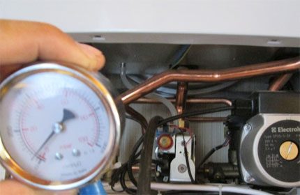 Verbindingen controleren op lekken