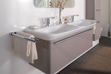 Ceramic model in the interior of the bathroom