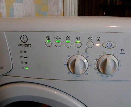 Máy giặt báo hiệu sự cố