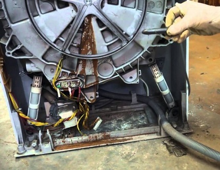 Demontage van de machinetank