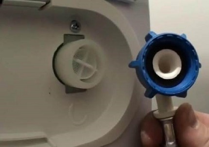 Het watersysteem in de machine reinigen