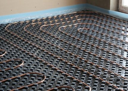 Mga tubo ng Copper para sa underfloor heat
