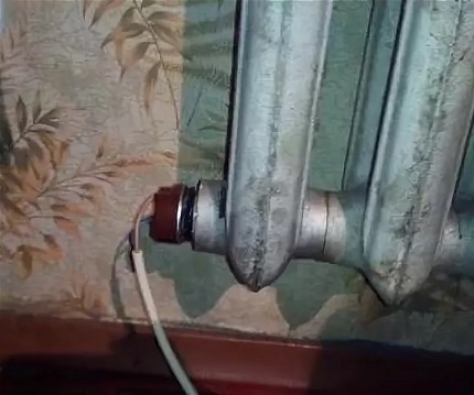 Tản nhiệt gang với lò sưởi điện tích hợp