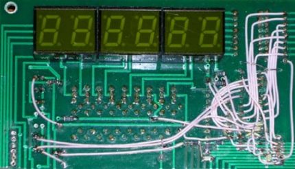 Thermometer na may thermistors