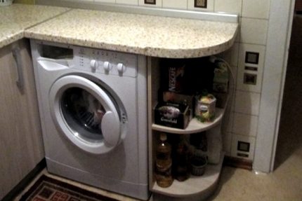 Ang makinang makinang isinama sa ilalim ng countertop