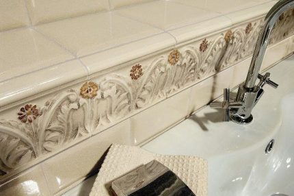 Ceramiczna ramka we wnętrzu