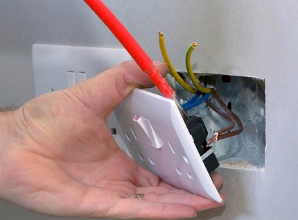 Suriin ang circuit breaker
