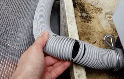 Vervangen van de afvoerslang van de wasmachine