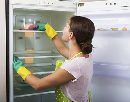 Defrosting a refrigerator without a freezer