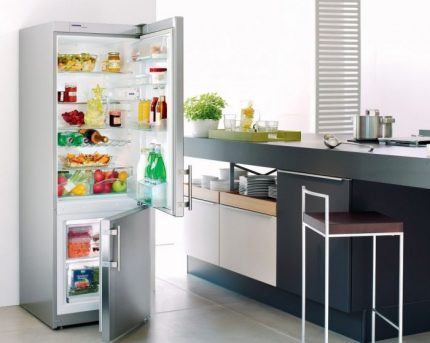 Two-chamber refrigerator