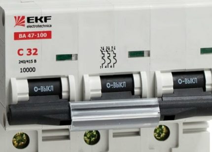 Máy tự động có mệnh giá 32A