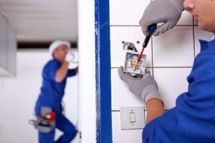 Electrical work in pairs