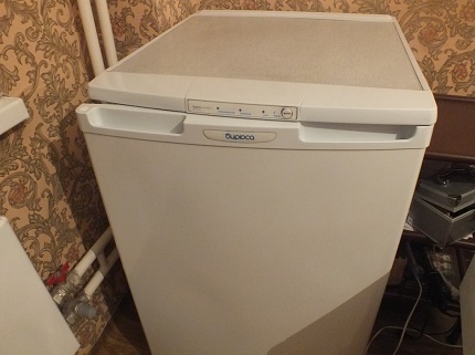 Old-style refrigerator