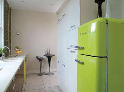 Réfrigérateur à deux portes Smeg dans la cuisine