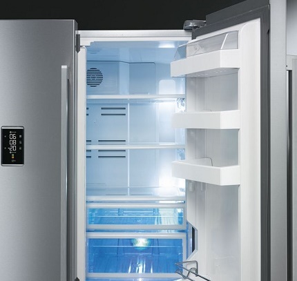 Modèle de réfrigérateur à portes multiples de Smeg