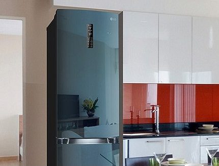 Refrigerators with bottom freezer