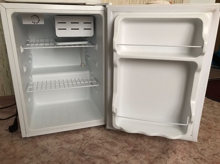 Single-chamber model of the Shivaki refrigerator