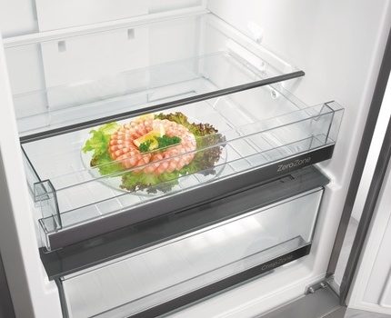 Humidity control container