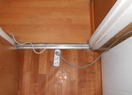 De machine aansluiten met een verlengsnoer