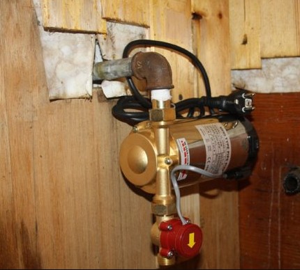 Flow sensor equipped pump