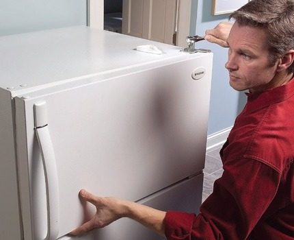 Reparatie van de koelkast door de eigenaar