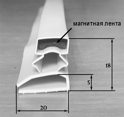 Fridge door seal with magnetic tape