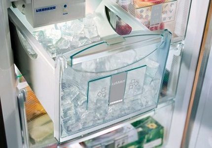 Side with an ice machine