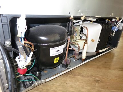 Side compressor by Side-by-Side refrigerator