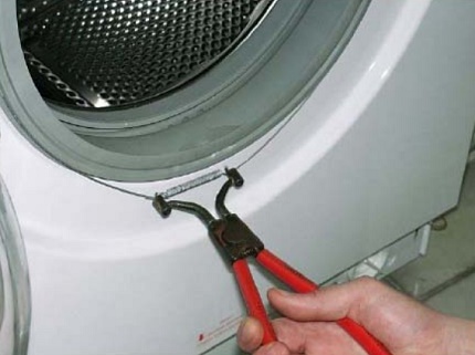Demontage van de manchet van de wasmachine