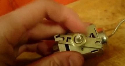 Replacing the thermostat