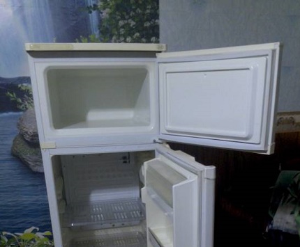 Refrigerator Saratov with two chambers