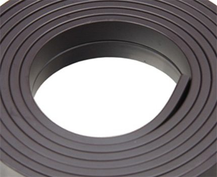 Magnetic tape para sa isang robot vacuum cleaner
