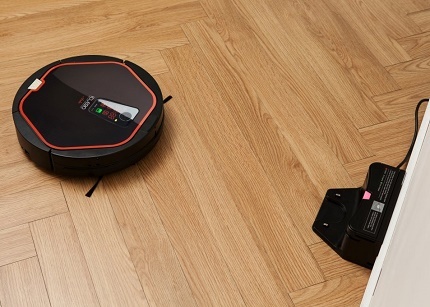 Bumalik sa base ang vacuum cleaner