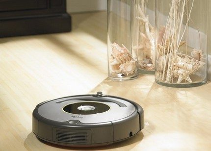Robot vacuum cleaner Rumba 616 sa paggalaw