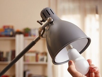 Armatuurmodel met vervangbare LED-lamp