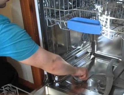 Kenmerken van het verzorgen van de oppervlakken van het apparaat