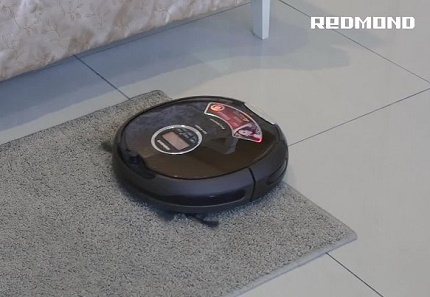 Kaakibat na robotic vacuum cleaner