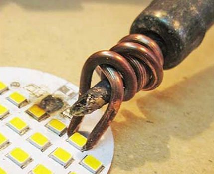 DIY LED-lampreparatie: de oorzaken van storingen, wanneer en hoe u deze zelf kunt repareren