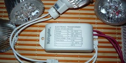 Halogen lamp with transformer