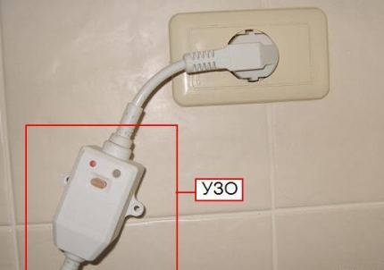 Compact RCD unit on the cord