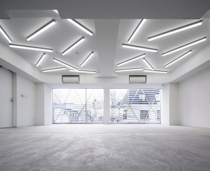 Fluorescentieverlichting in de kamer