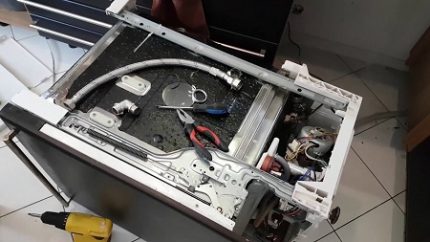 Reparatie van een vaatwasser Electrolux