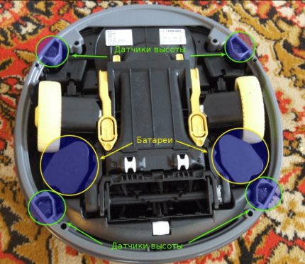 Bottom view ng isang robotic vacuum cleaner