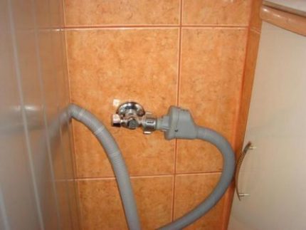 Nakikita na mga komunikasyon para sa makinang panghugas ng Bosch