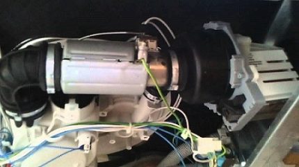 Máy rửa chén ngay lập tức tích hợp trong bơm tuần hoàn