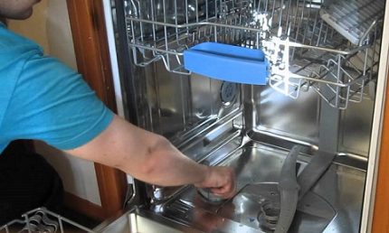 Vị trí của cánh tay rocker thấp hơn trong PMM Bosch