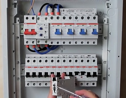 Complexe de disjoncteurs différentiels et de disjoncteurs