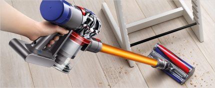 Làm sạch nhanh bằng máy hút bụi